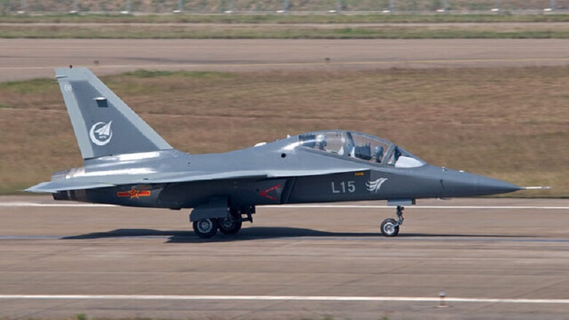 Iranpress: امارات از چین هواپیمای نظامی خریداری می‌کند
