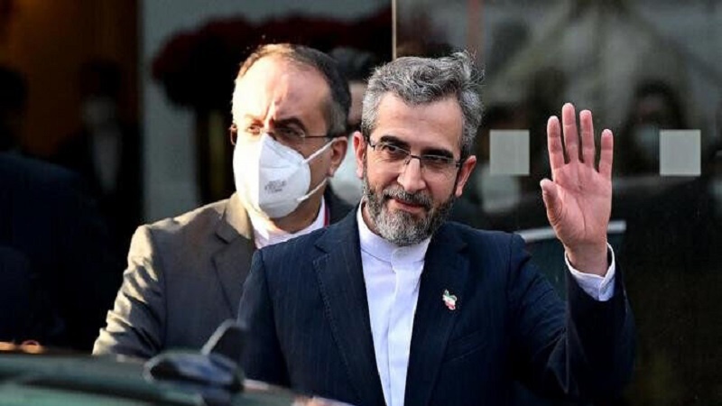Iranpress: علی باقری وین را ترک کرد