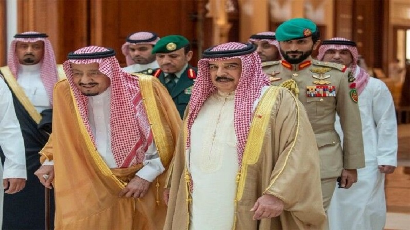 Iranpress: در آستانه یازدهمین سالروز لشگرکشی؛ سفر پادشاه بحرین به عربستان
