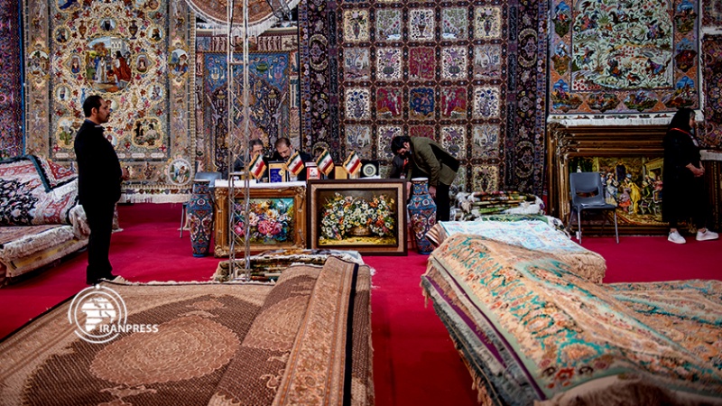 Iranpress:  نمایشگاه فرش دستباف شیراز؛ معرفی هنر اصیل و کهن ایرانی 