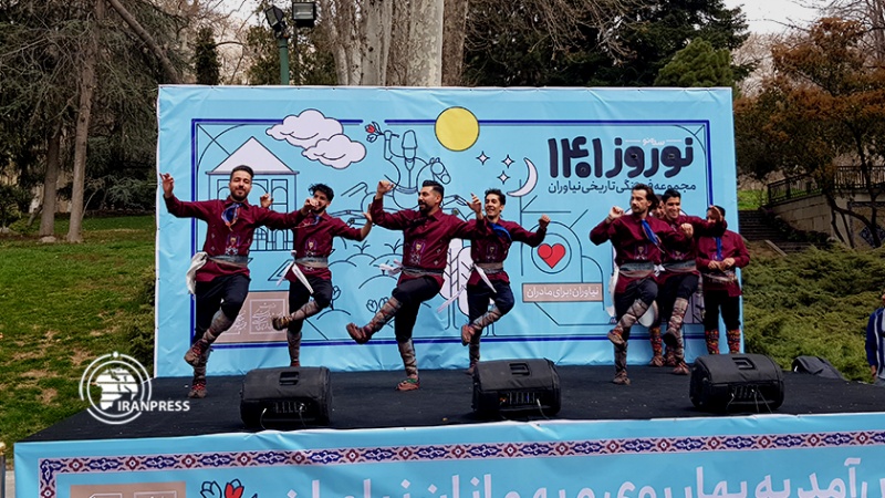 Iranpress: جشنواره بزرگ اقوام ایرانی، محلی برای آشنایی با تنوع فرهنگ و صنایع دستی ایران