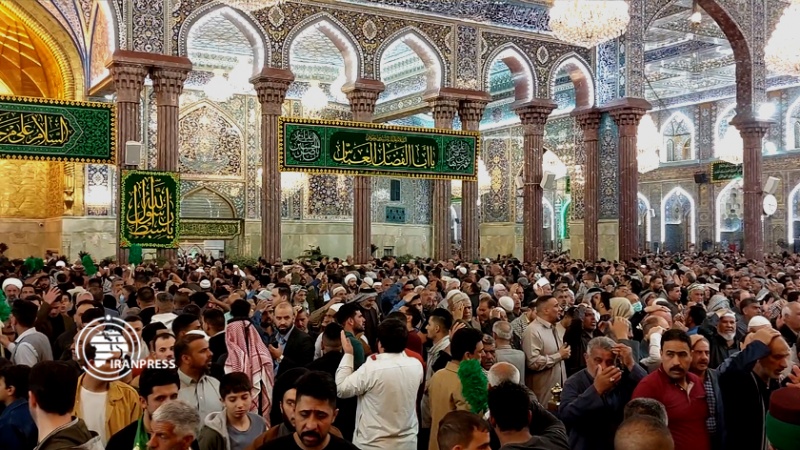 Iranpress:  ولادت امام حسین (ع)؛ خیل عظیم زائران در بین‌الحرمین 