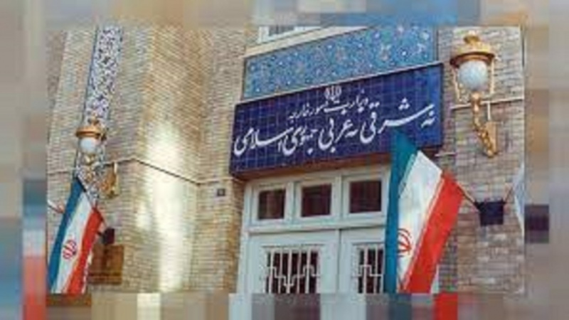 Iranpress: سفیر انگلیس در تهران به وزارت امور خارجه احضار شد 