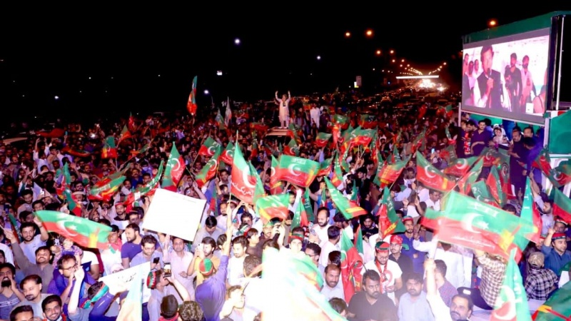 Iranpress: تداوم تظاهرات در پاکستان در حمایت از «عمران خان»