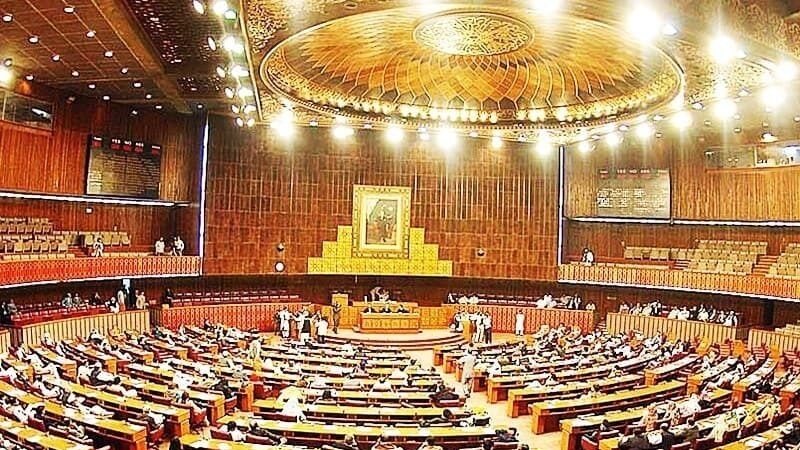 Iranpress: تعویق جلسه پارلمان درباره عدم اعتماد به نخست وزیر پاکستان