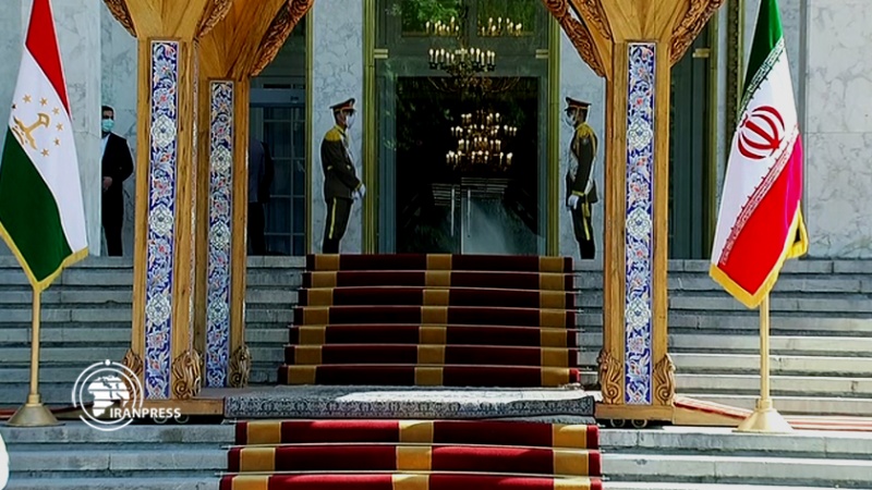 Iranpress: مراسم استقبال رسمی از رئیس جمهوری تاجیکستان در مجموعه سعدآباد | پخش زنده از ایران پرس