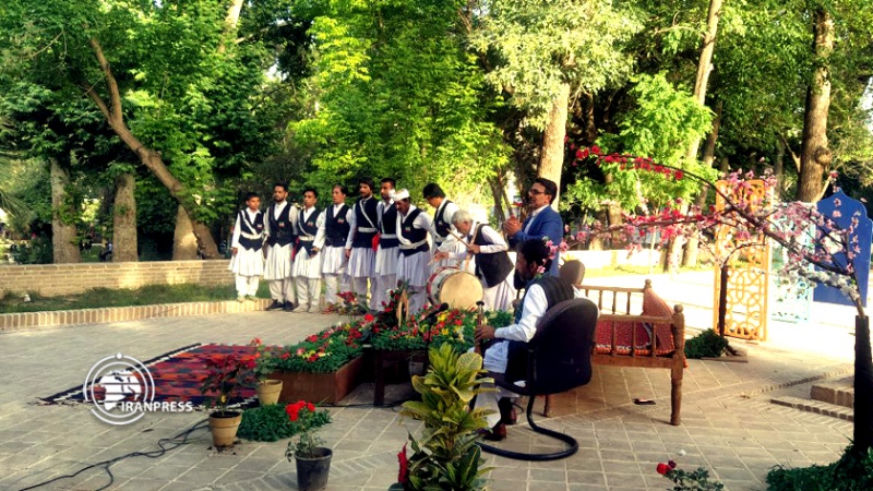 Iranpress:  جشنواره اقوام خرم‌آباد؛ زیبایی تمدن ایرانی در قامت فلک‌افلاک