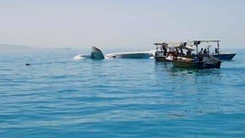 ایران پرس: تصاویر سقوط هواپیمای آموزشی در آب‌های حوالی قشم هرمزگان