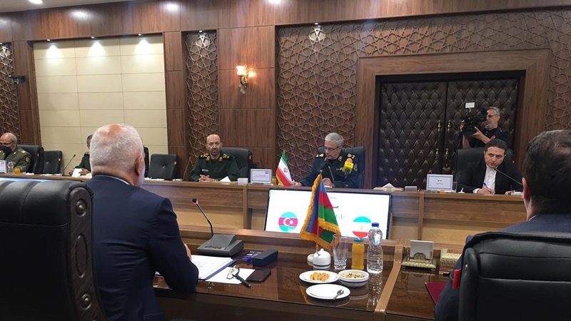 Iranpress: دیدار معاون نخست‌وزیر جمهوری آذربایجان با سرلشکر باقری