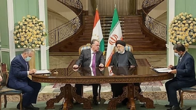 Iranpress: امضای 17 سند همکاری در حوزه‌های مختلف بین ایران و تاجیکستان