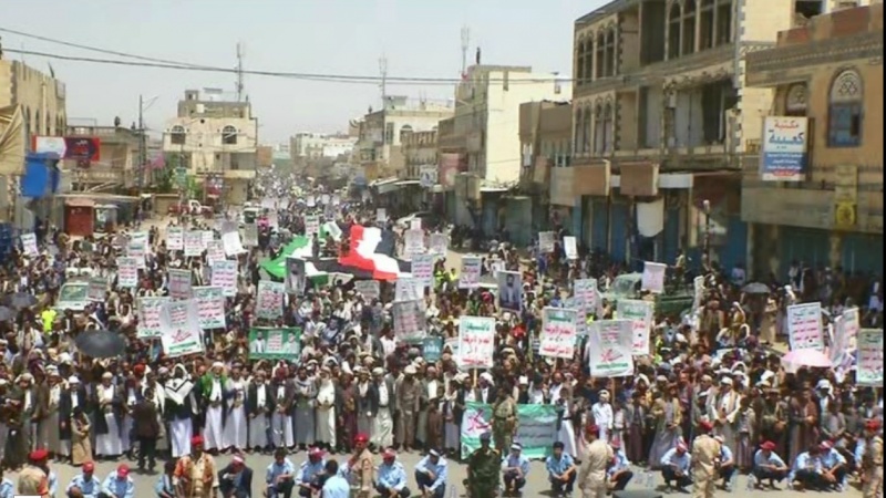 Iranpress: برگزاری راهپیمایی «فریاد در برابر استکبار» در پایتخت یمن