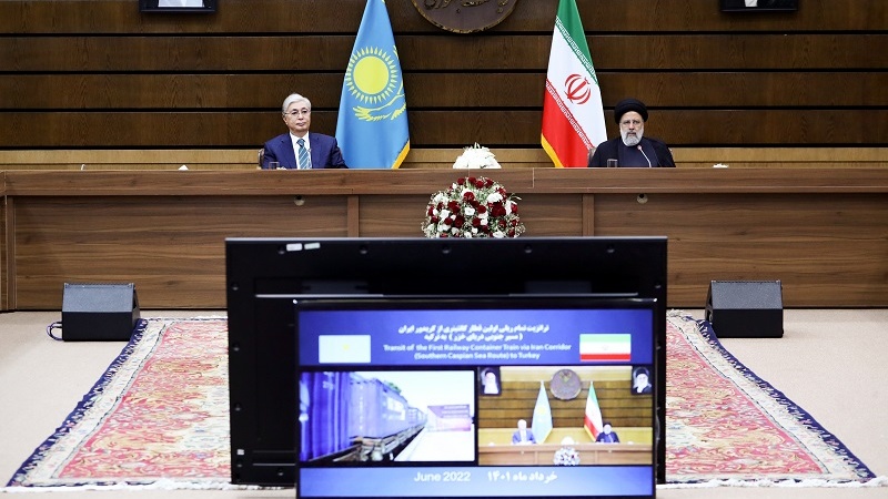 Iranpress: رئیسی: ایران می‌تواند مسیر اتصال بین منطقه‌ای از شرق و جنوب آسیا به اروپا باشد