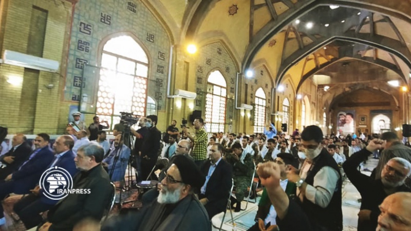 Iranpress: مزار مطهر شهدای هفتم تیر عطرافشانی شد