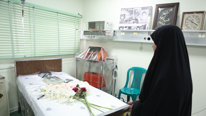 Iranpress: محل بستری امام خمینی در بیمارستان قلب جماران آماده بازدید علاقه مندان شد