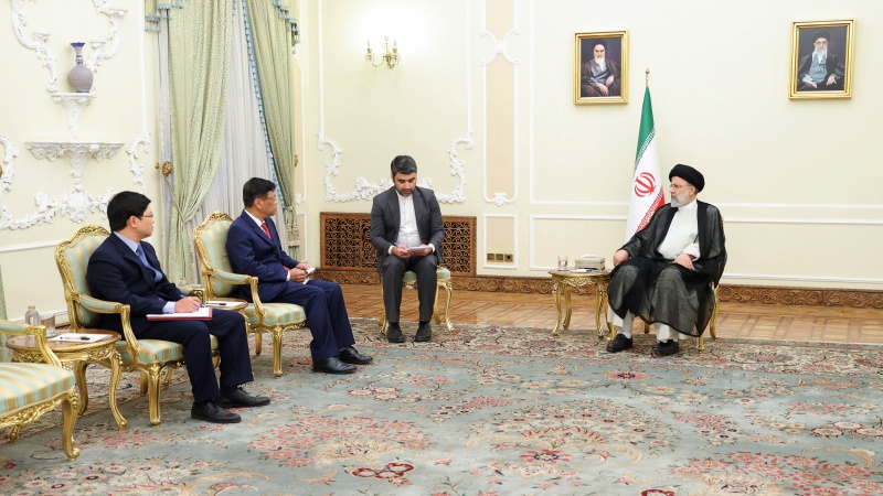 Iranpress: تاکید رئیسی بر لزوم برگزاری جلسات کمیسیون مشترک همکاری‌های اقتصادی ایران و ویتنام