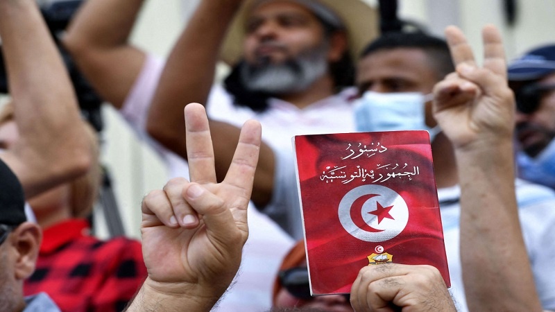 Iranpress: مشارکت اندک تونسی ها در همه پرسی اصلاح قانون اساسی 