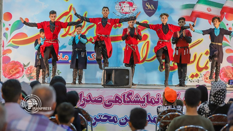 Iranpress:  تصاویری از نمایشگاه اقوام و عشایر ایرانی در اراک 