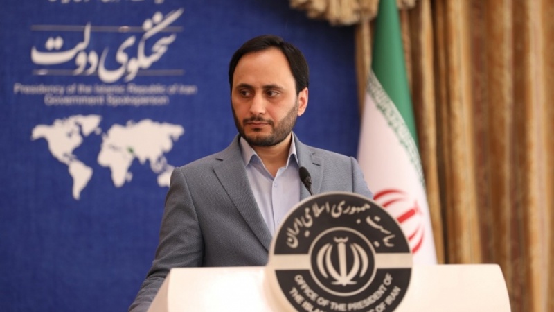 Iranpress: نخبگان غیر ایرانی از امتیازات ویژه ای برخوردار می شوند