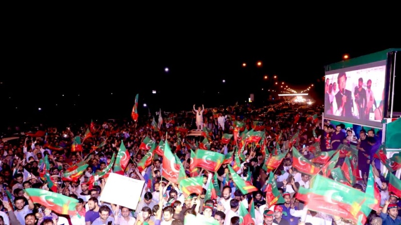 Iranpress: تظاهرات خیابانی هواداران عمران خان در شهرهای مختلف پاکستان