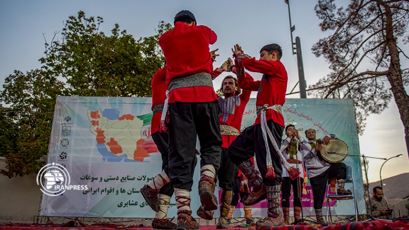 Iranpress: نمایش سنت‌های ایرانی در جشنواره اقوام شیراز