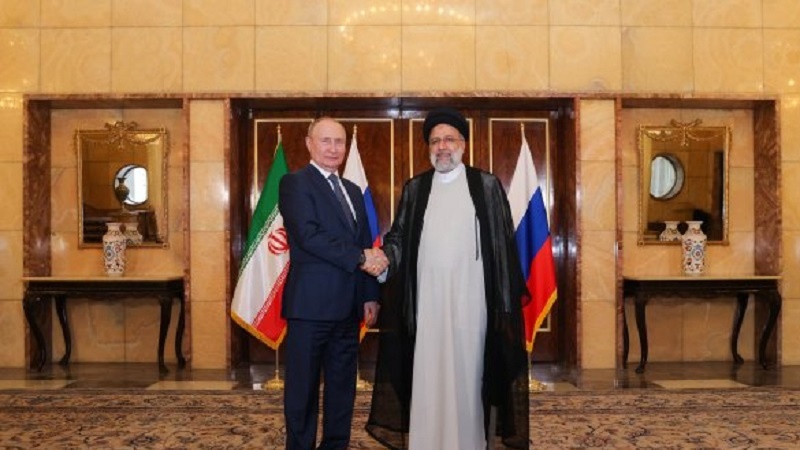 Iranpress: پوتین پس از ورود به تهران با رئیسی دیدار کرد