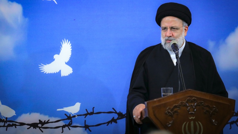 Iranpress: رئیسی: شهدا، جانبازان و آزادگان از مهم‌ترین عوامل اقتدار ایران هستند