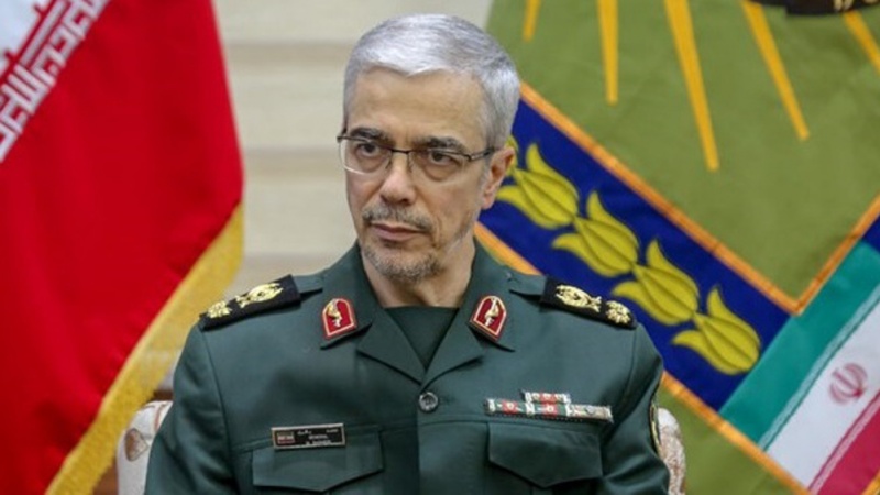 Iranpress: سرلشکر باقری: صنعت دفاعی کشور موجب افزایش اقتدار ملی شده است