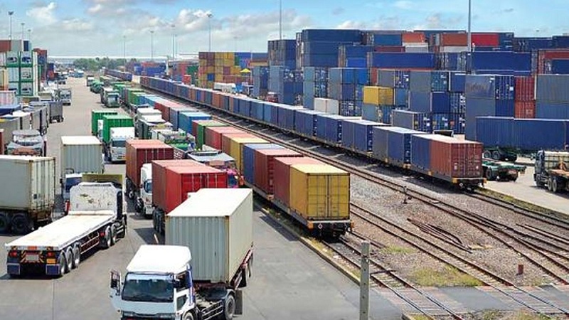 Iranpress: عبور تجارت خارجی کشور از ۵۰ میلیارد دلار/ افزایش ۱۳ درصدی صادرات در نیمه نخست امسال