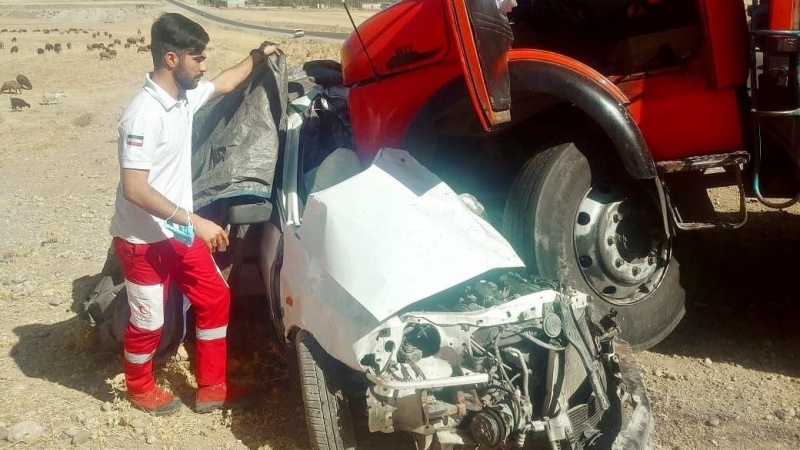 ایران پرس: مرگ 6 سرنشین پراید در تصادف با کامیون‌ 