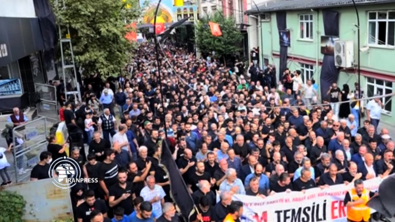 Iranpress: راهپیمایی اربعین حسینی در استانبول ترکیه 