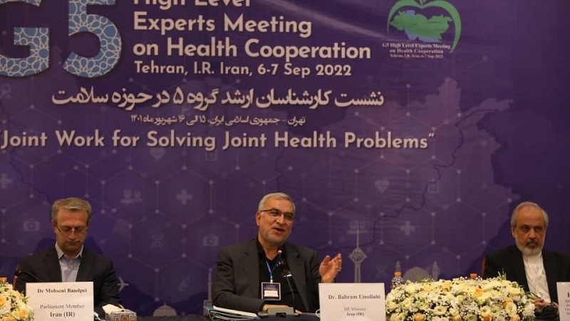 Iranpress: وزیر بهداشت: دیپلماسی سلامت مرز نمی‌شناسد