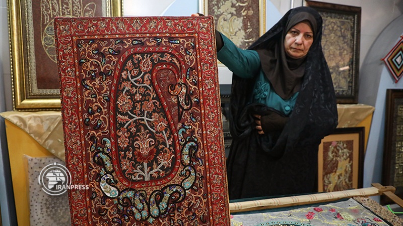 Iranpress:  تصاویری از سرمه‌دوزی؛ هنر سنتی و زیبای اصفهان