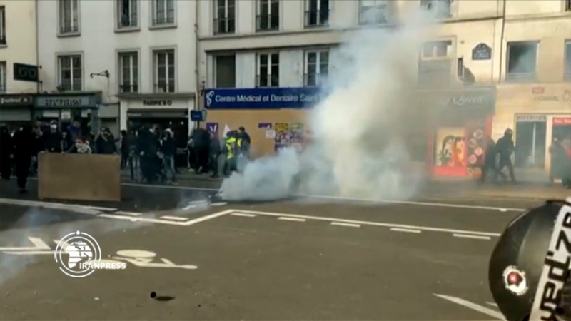 Iranpress: خشونت پلیس فرانسه با معترضان به گرانی انرژی 