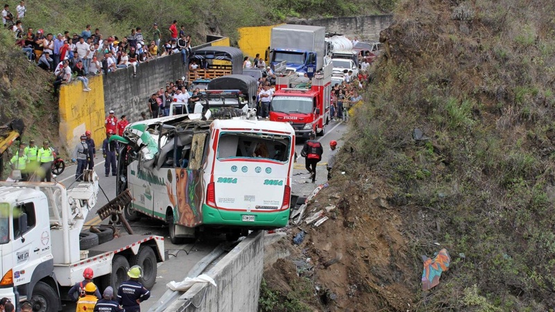 Iranpress: تصادف اتوبوس در کلمبیا با ۲۰ کشته 