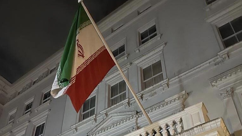 Iranpress: کاردار ایران در لندن: اوضاع سفارت آرام است