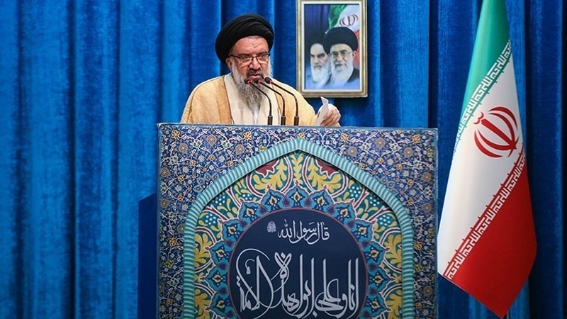 Iranpress: خطیب جمعه تهران: آسیب به اقتدار نظام اسلامی، از اهداف اغتشاشگران است