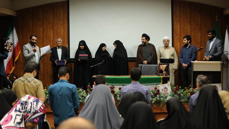 Iranpress: نشست «ایران قوی، عهد وحدت» در دانشگاه تقریب مذاهب