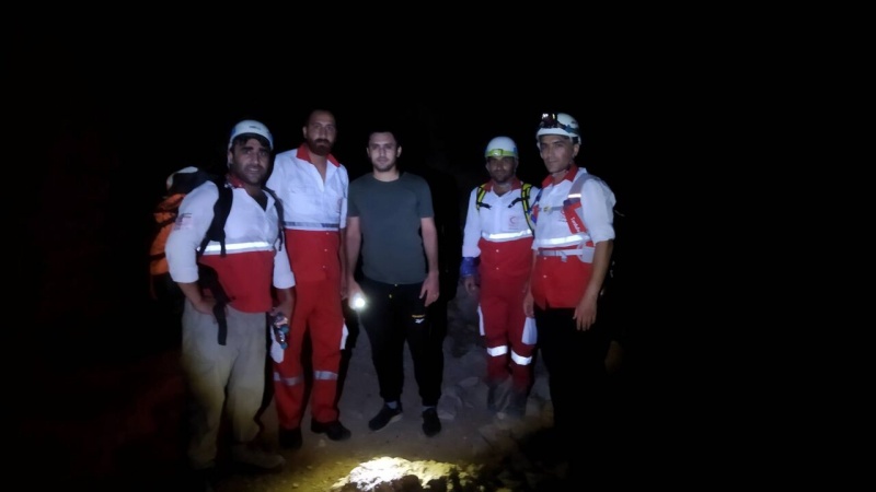 ایران پرس: نجات جان ۲ طبیعت گرد در ارتفاعات غار خفاش دهلران