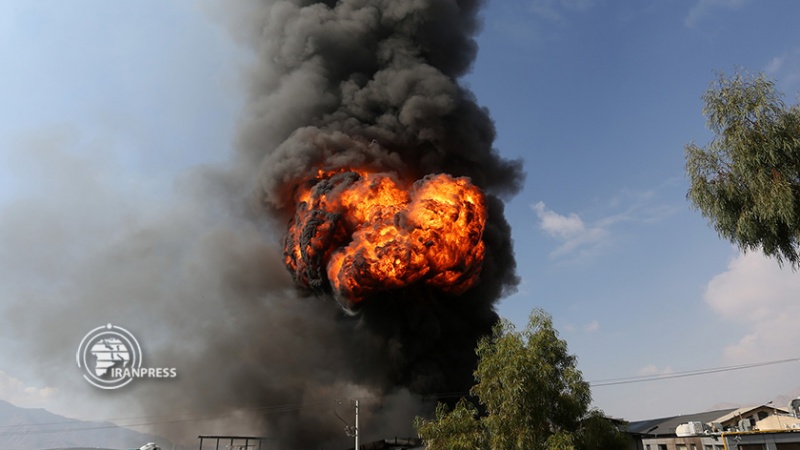 Iranpress: تصاویر آتش‌سوزی گسترده در شهرک صنعتی مبارکه اصفهان