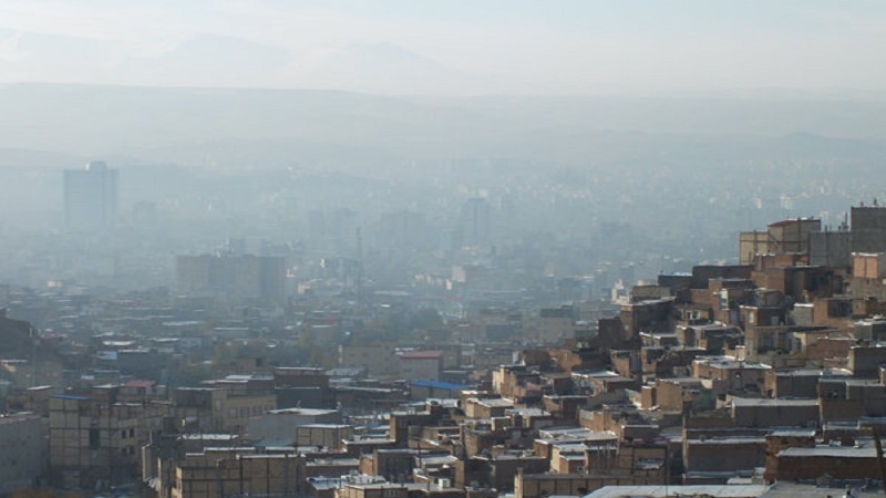 Iranpress: آلودگی هوا مدارس تبریز را غیرحضوری کرد