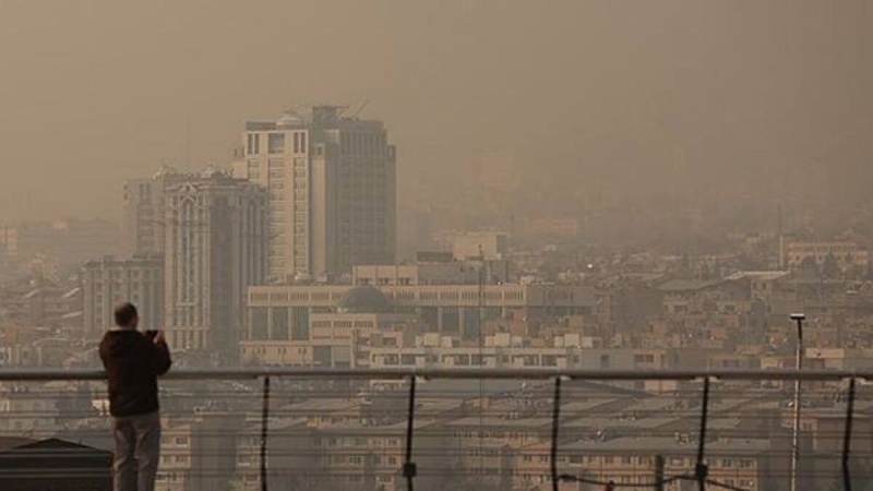 Iranpress:  تداوم آلودگی هوای تهران و کرج تا روز دوشنبه