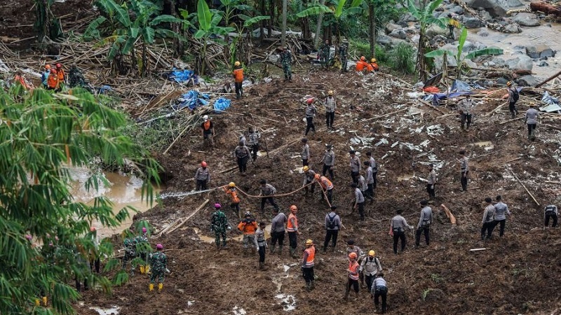 Iranpress: کشته شدن دست کم ۳۳ نفر بر اثر رانش زمین در کلمبیا