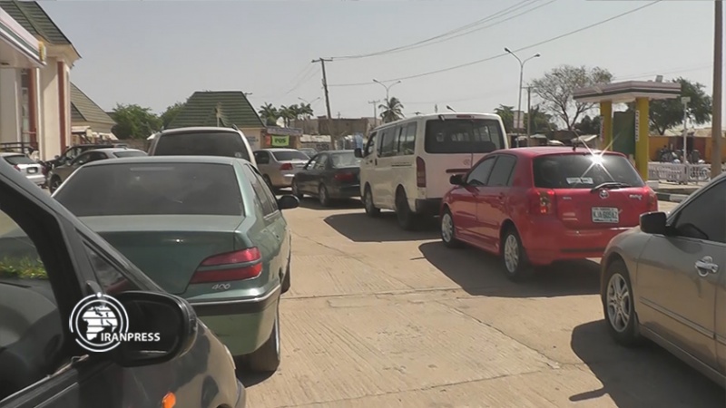 Iranpress: فریاد اعتراضی مردم نیجریه برای کمبود و گرانی سوخت  