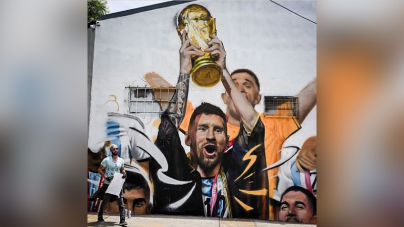 Iranpress: نقاشی مسی با عبای عربی بر روی دیواری در شهر بوینس آیرس 