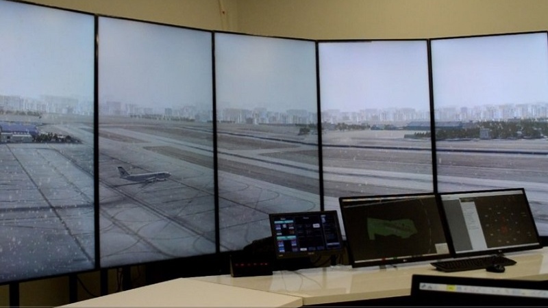 Iranpress: نمایش شبیه ساز برج مراقبت پرواز در نمایشگاه بین المللی هوایی کیش