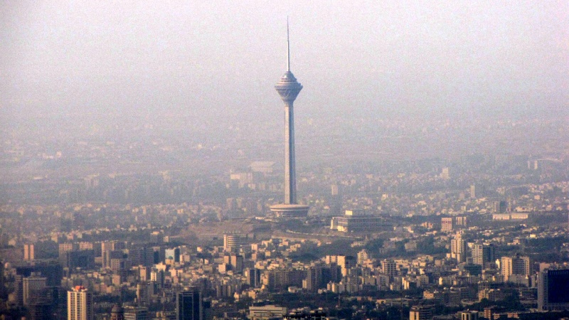 Iranpress: تداوم آلودگی هوای تهران و البرز تا روز چهارشنبه