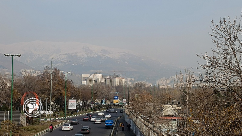 Iranpress: تهران؛ آلودگی هوا ادامه دارد