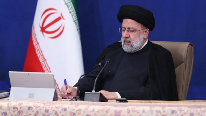 Iranpress: دستور رئیس جمهور برای بررسی عامل حمله مسلحانه به سفارت آذربایجان در تهران