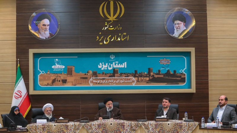 Iranpress: رئیسی: هویت تمدنی، فرهنگی و دینی سرمایه بزرگ استان یزد است