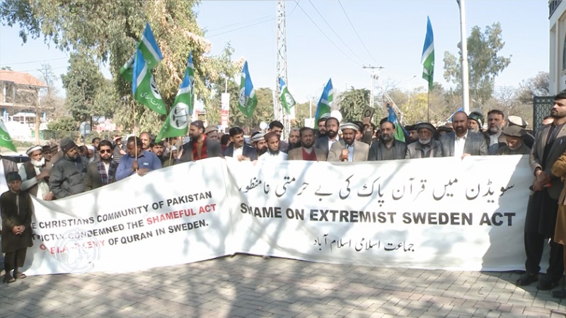 Iranpress: تجمع مسلمانان پاکستان در محکومیت قرآن‌سوزی   
